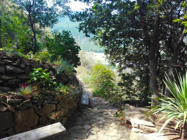 მოირონინე ჯვრის მონასტერი და მიმდებარე უცნობი ადგილები