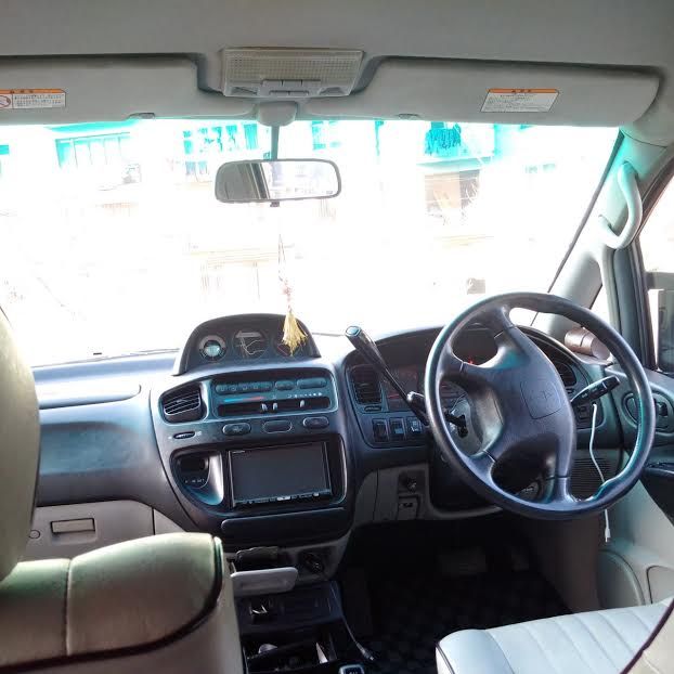 გიდი-მძღოლის მომსახურება