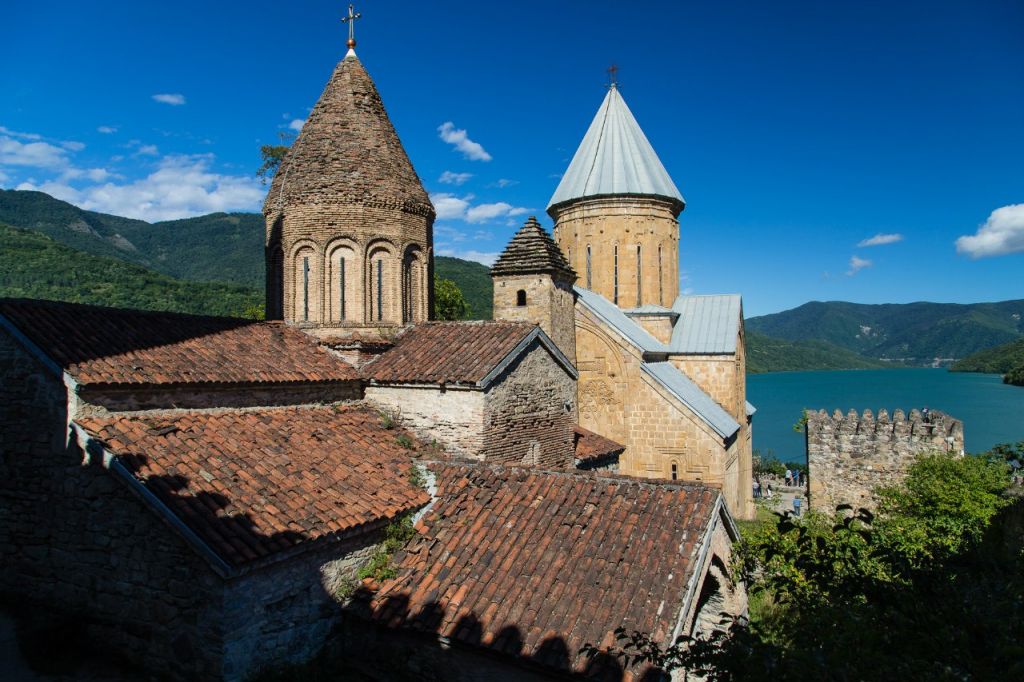 დღიანი ტური გერგეთზე.ყაზბეგი მაისს ( -- )