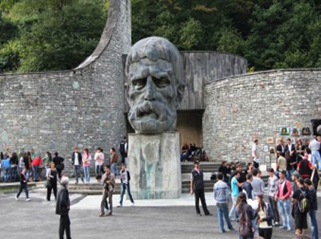 საბავშვო ექსკურსია ჩარგალში