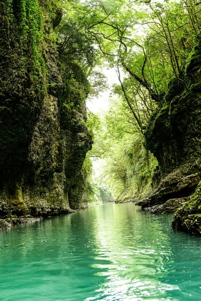 მარტვილის კანიონი, მარტვილის მონასტერი (ჭყონდიდის) დადიანების საგვარეულო სასახლე