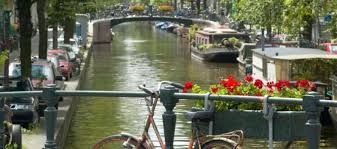 ამსტერდამი . ღამე.