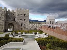 ერთდღიანი ტური: რაბათის ციხე, მწვანე მონასტერი, ბორჯომის პარკი