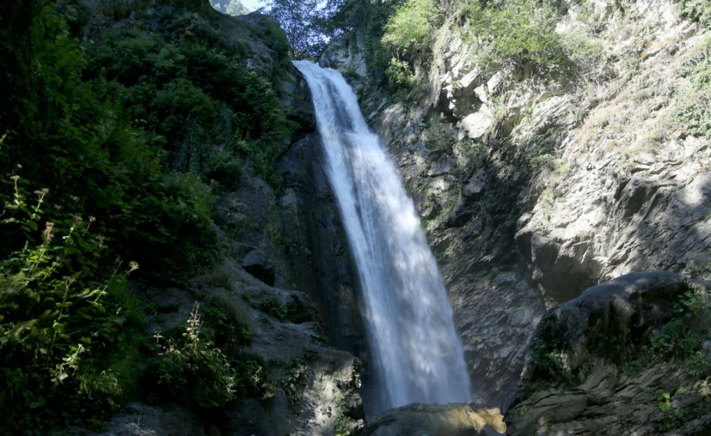 მაისს  დღიანი ტური გურგენიანის ჩანჩქერზე