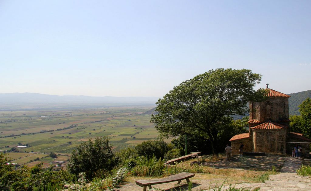 მაისს  დღიანი ტური გურგენიანის ჩანჩქერზე