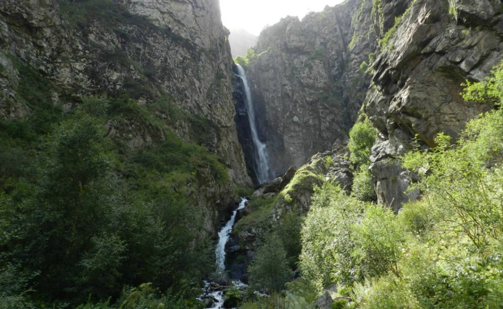 მაისს დღიანი ტური გურგენიანის ჩანჩქერზე