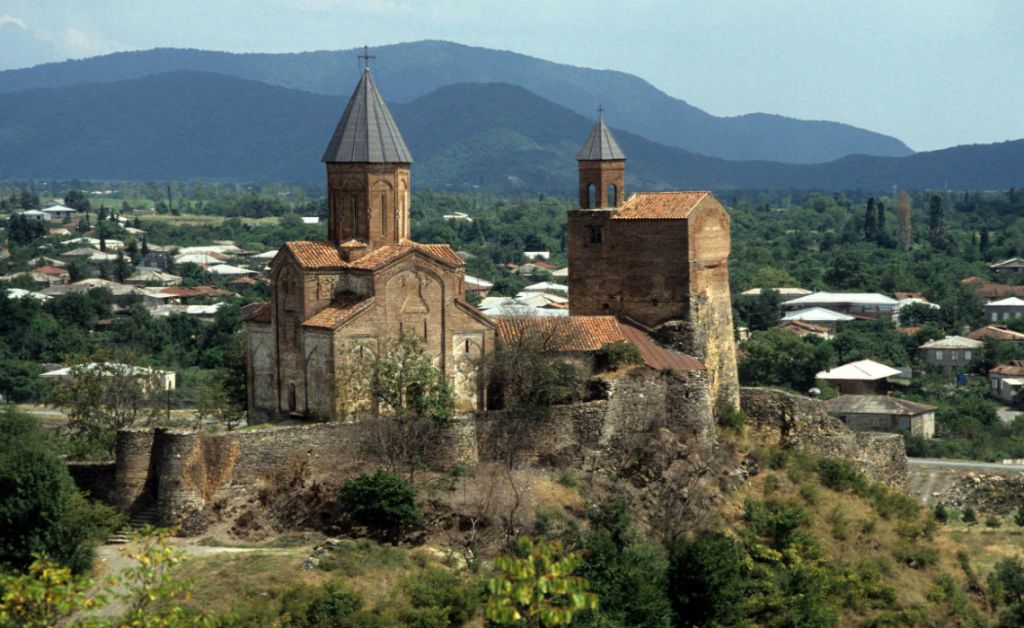 მაისს დღიანი ტური გურგენიანის ჩანჩქერზე