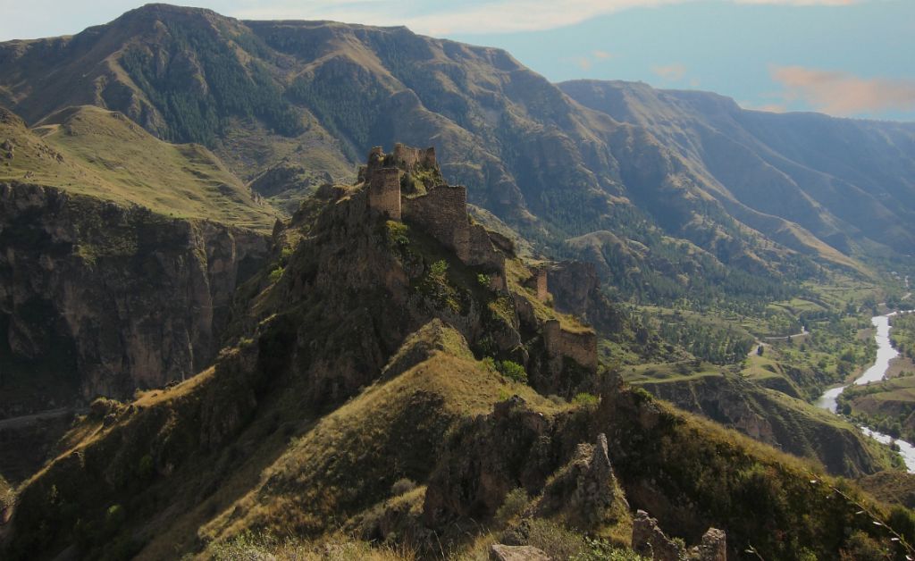 მაისს თმოგვის ციხე