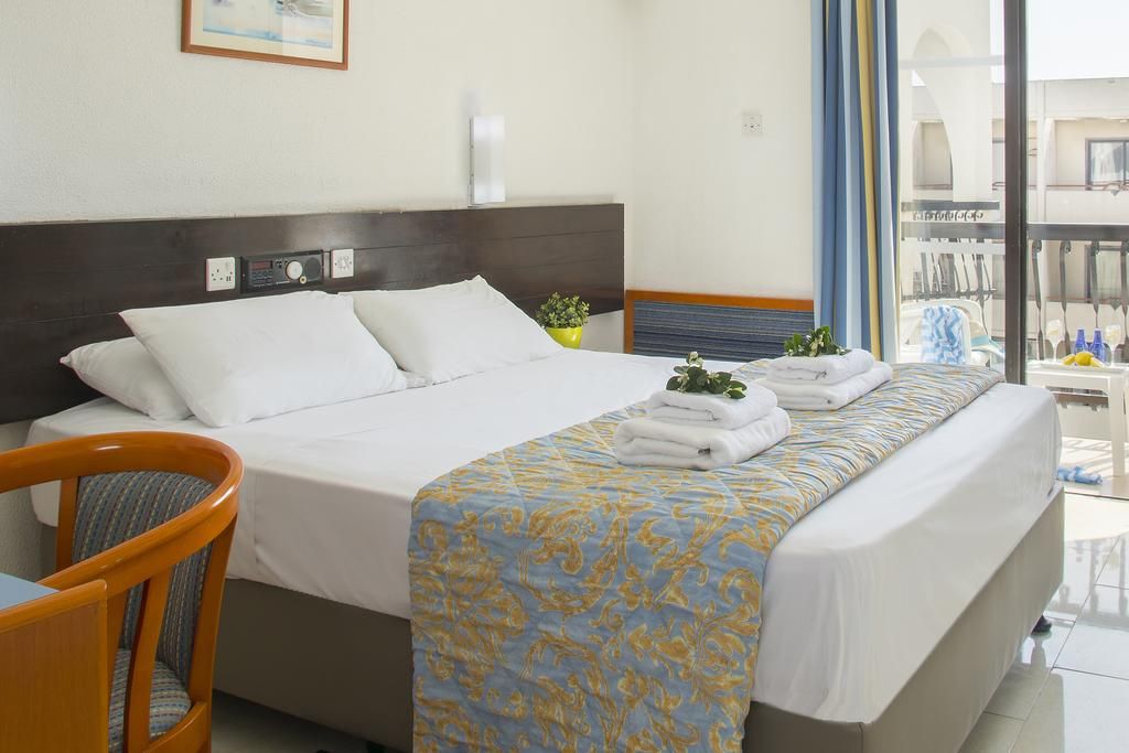 კვიპროსი ლარნაკა ულაზესი ზღვის პირა ქალაქი ევრო