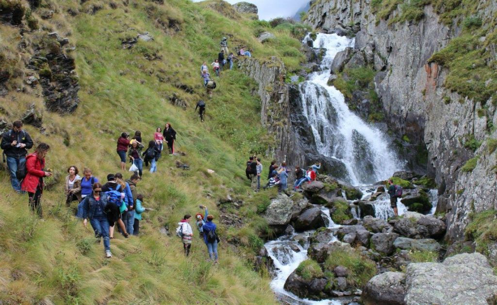 მისტიური ჯუთა მაის სრულდება მე- მიკროავტობუსის შევსება