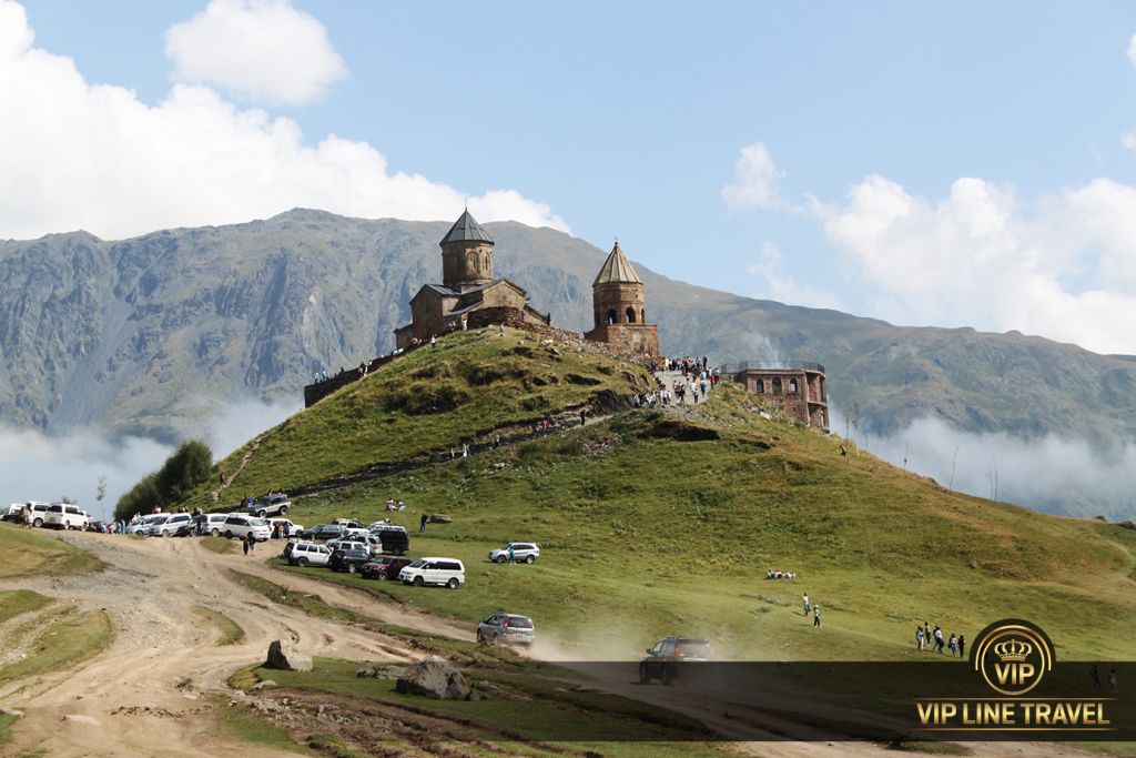 დღიანი ტური ყაზბეგში+ გველეთის ჩანჩქერი