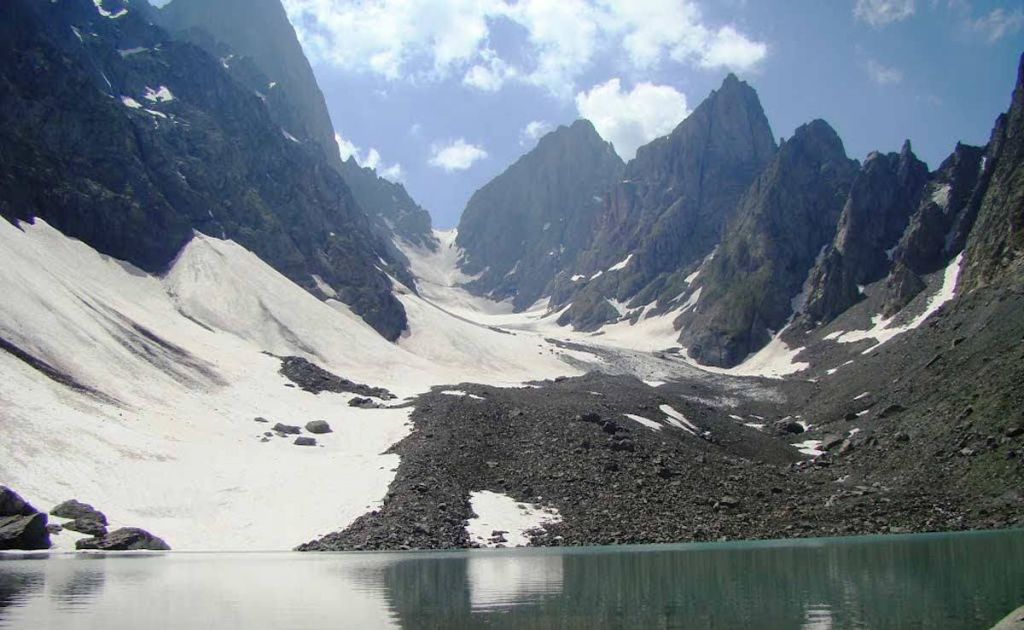 ივნისს  დღე აბუდეალურის ფერად ტბებზე