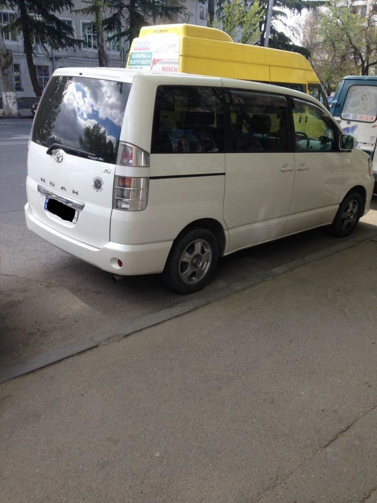 ქირავდება მინივენი