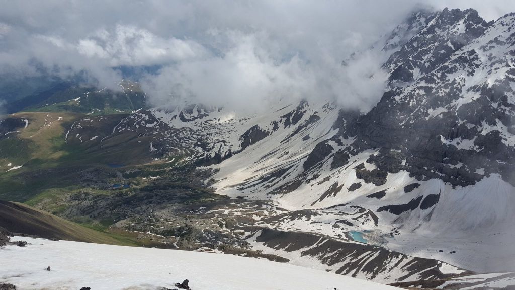 აბუდელაურის ფერადი ტბები