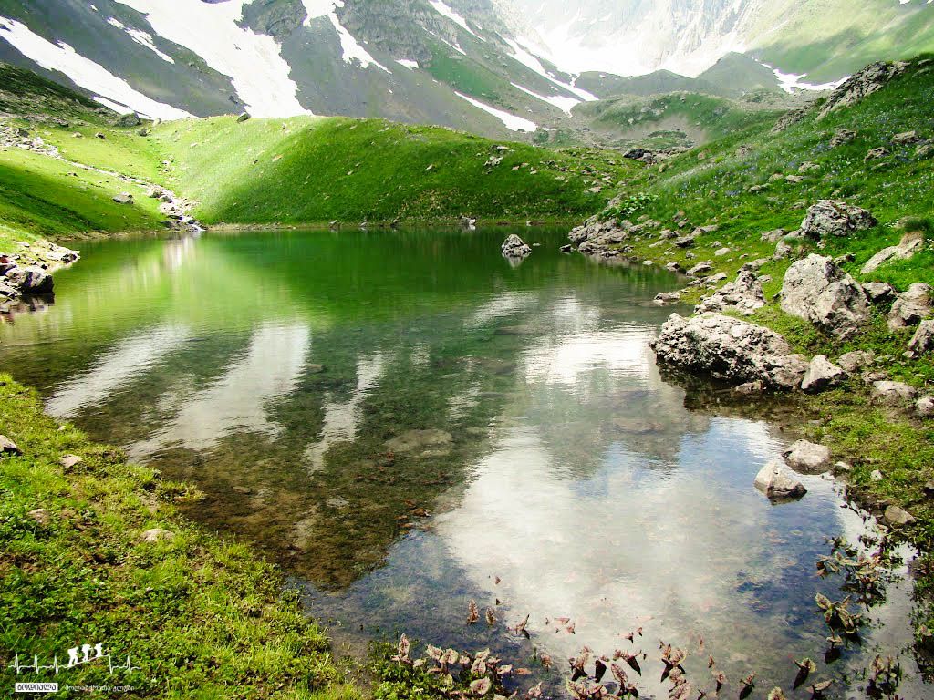 აბუდელაურის ფერადი ტბები