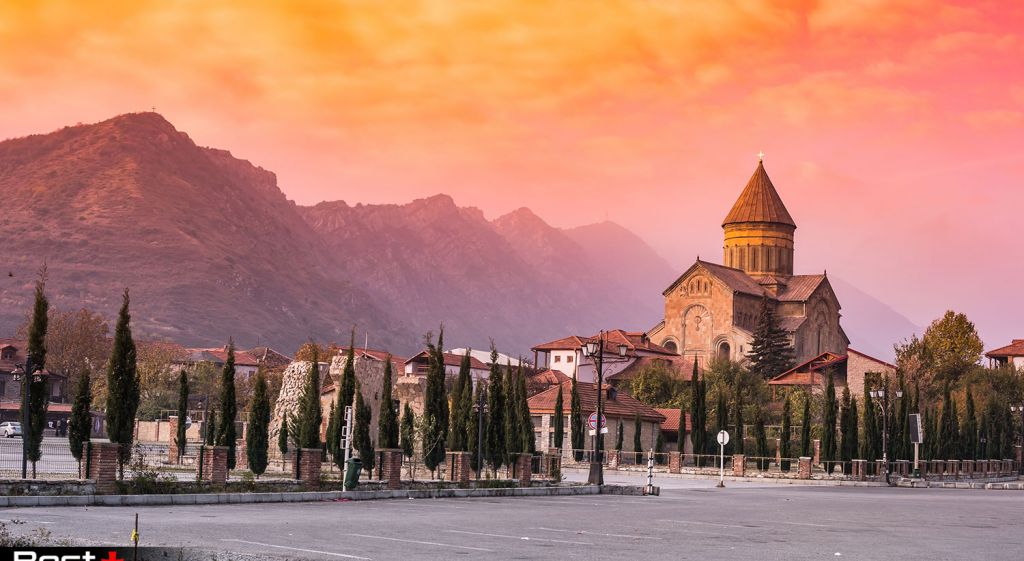 photo tour in mtsxeta (driver, guide photographer included)