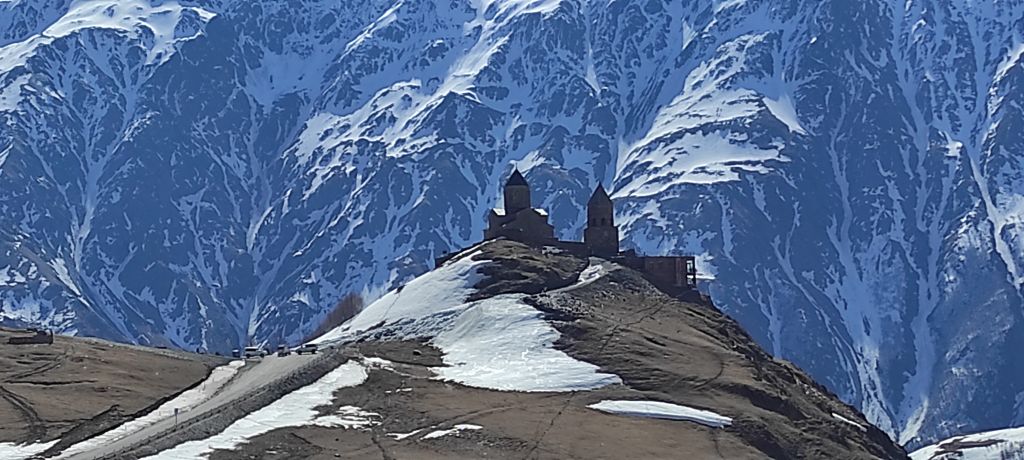1 დღიანი ჯიპ-ტური ყაზბეგში.გერგეთი.დარიალი კაცი 60 ლ