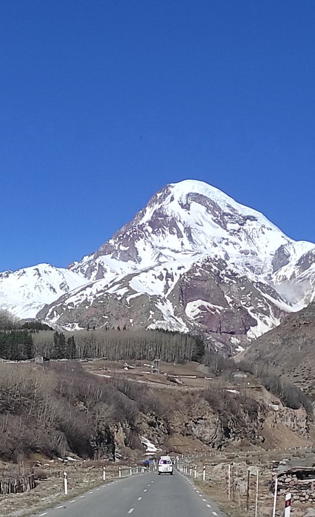 1 დღიანი ჯიპ-ტური ყაზბეგში.გერგეთი.დარიალი კაცი 60 ლ