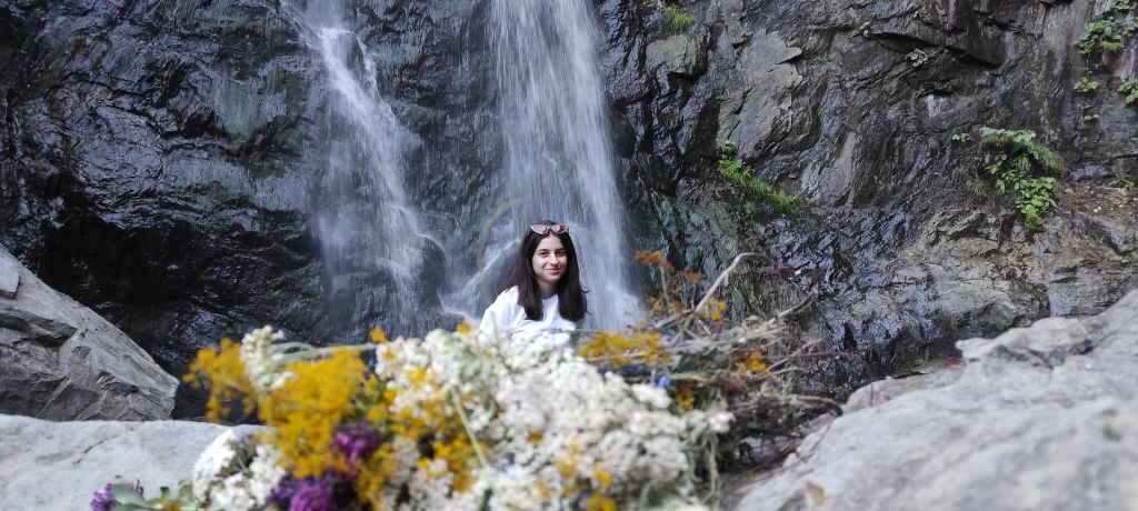 1 დღიანი ჯიპ-ტური ყაზბეგში.გერგეთი.დარიალი კაცი 60 ლ