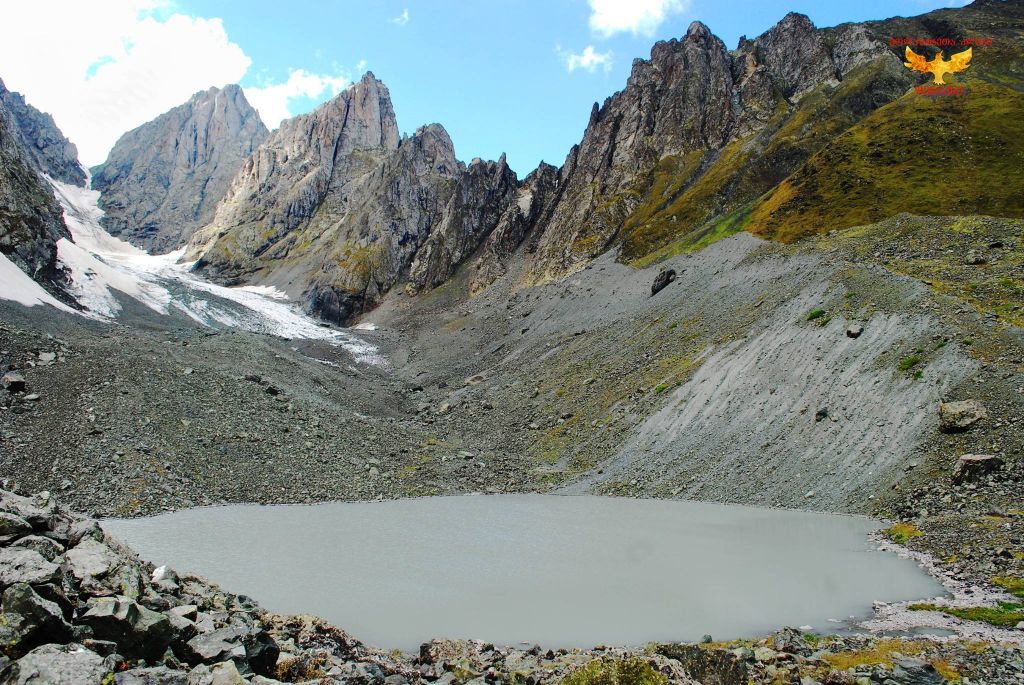 ერთდღიანი ტური აბუდელაურის ფერად ტბებზე