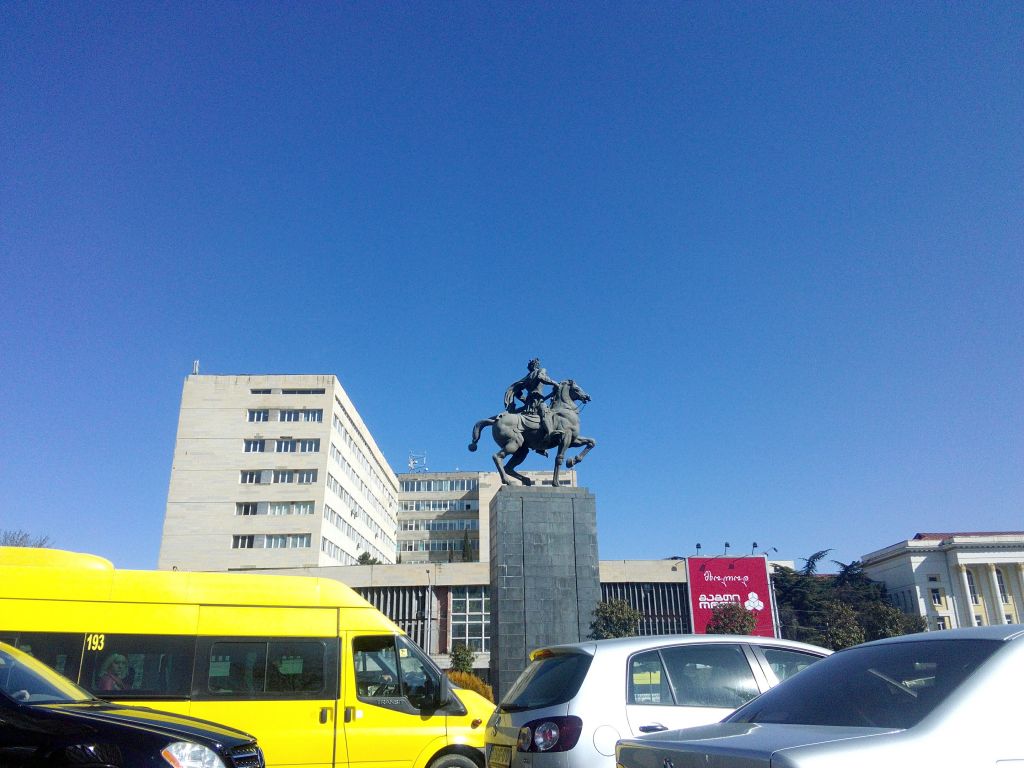 გიდი-მძღოლი თბილისში