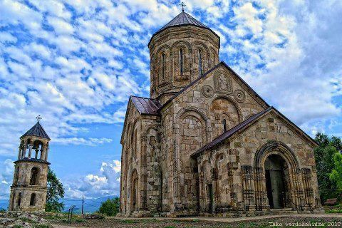 გთავაზობთ ორ დღიან ულამაზეს და დაუვიწყარ ტურს რაჭაში