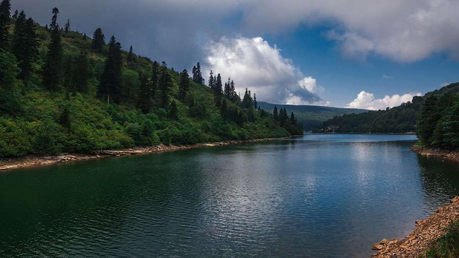 გთავაზობთ ორ დღიან ულამაზეს და დაუვიწყარ ტურს რაჭაში
