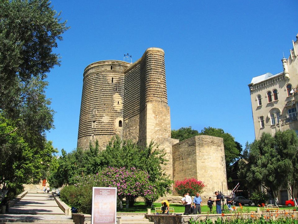 ტური ☛ ბაქოში .. აგვისტოს