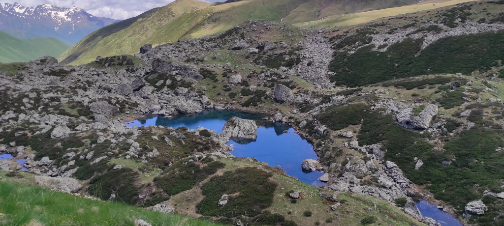 დღიანი ჯიპ-ტური როშკა აბუდელაურის ფერადი ტბები შატილი მუცო ( )