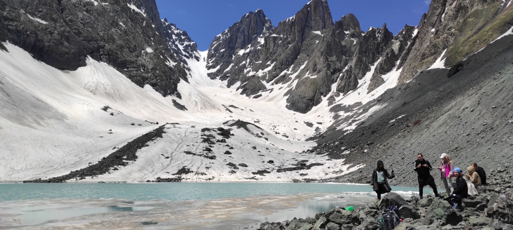 დღიანი ჯიპ-ტური როშკა აბუდელაურის ფერადი ტბები შატილი მუცო  (  )