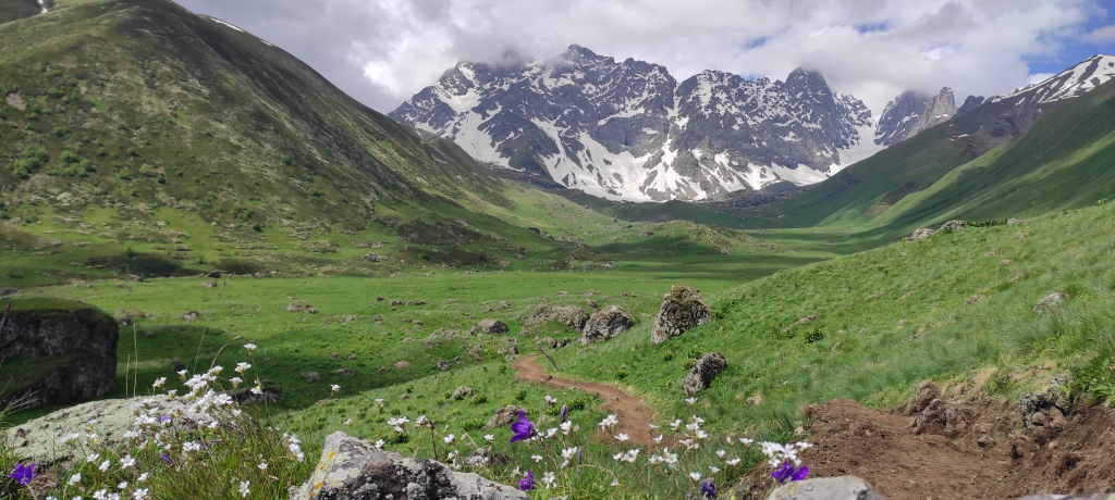 დღიანი ჯიპ-ტური როშკა აბუდელაურის ფერადი ტბები შატილი მუცო ( )