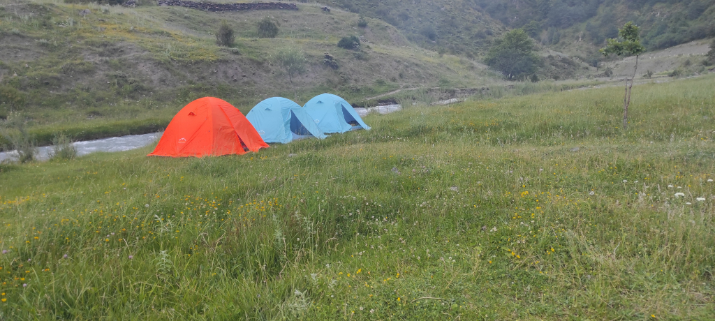 დღიანი ჯიპ-ტური როშკა აბუდელაურის ფერადი ტბები შატილი მუცო  (  )
