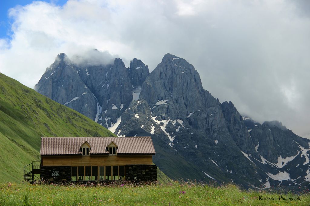 ჯუთას ტური აგვისტო, კვირას. .