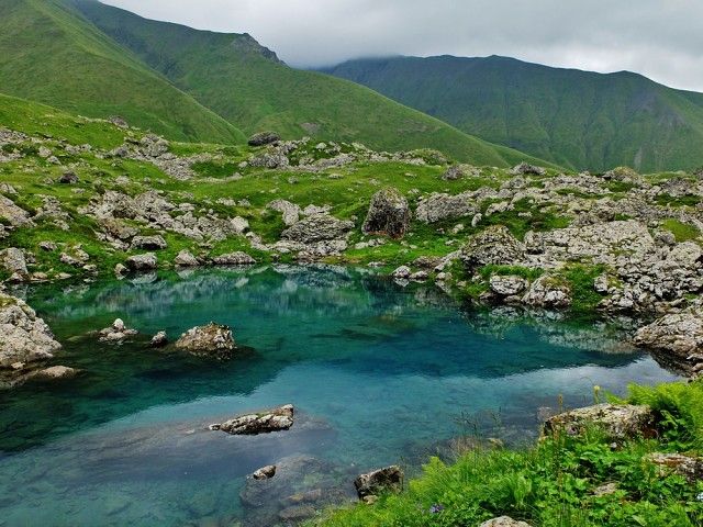 აბუდელაურების ფერადი ტბები (მწვანე,ლურჯი და თეთრი ტბა)