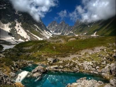 დღიანი ტური ,,აბუდელაურის ფერადი ტბები