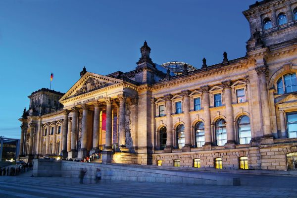 დატკბით ბერლინის დიდებულებით მხოლოდ !