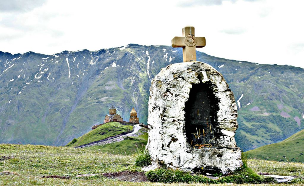 აგვისტოს !!! ერთ დღიანი ტური ყაზბეგში + ფოტოგადაღება + კვება!!!