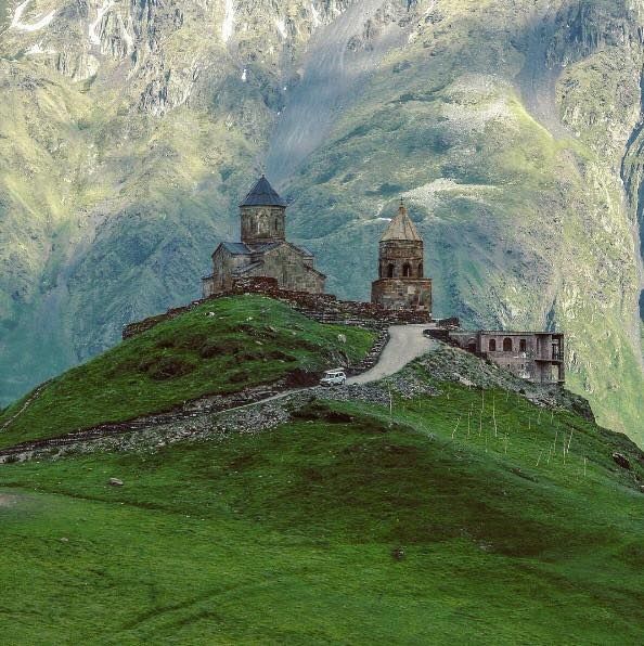 ერთ დღიანი ტური ულამაზეს ყაზბეგში