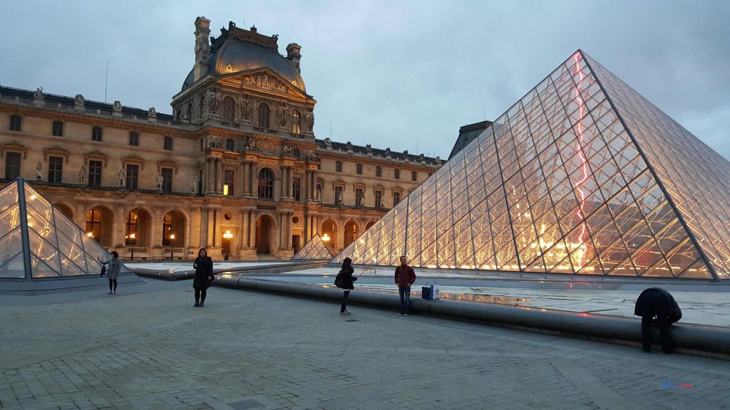 მოგზაურობა პარიზში!