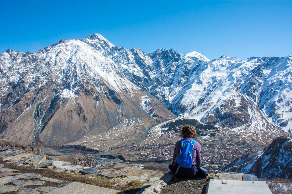 დღიანი ტური ყაზბეგში დაიწყო მე- მიკროავტობუსის შევსება