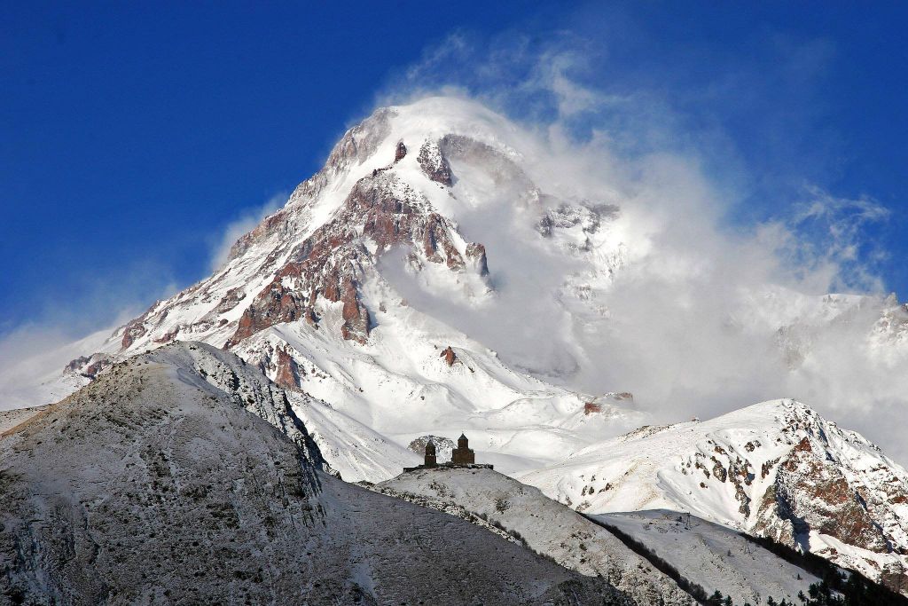დღიანი ტური ყაზბეგში დაიწყო მე- მიკროავტობუსის შევსება
