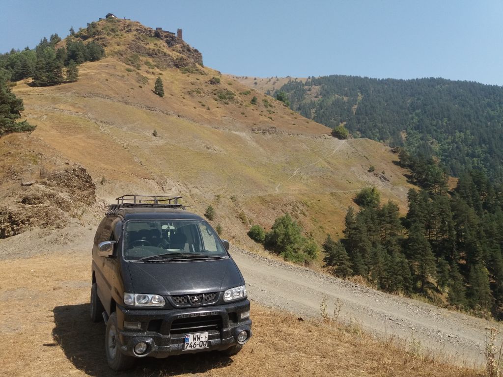 ერთ დღიანი ჯიპ-ტური ზედაზენზე