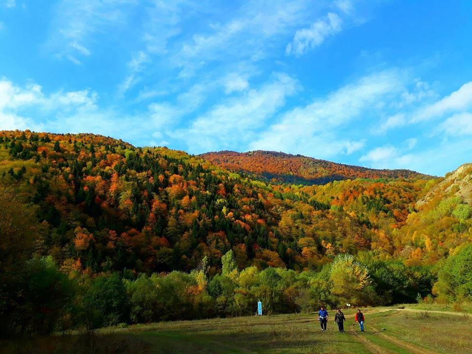 ბატეთის ტბა შემოდგომის ბოლო გასვლა