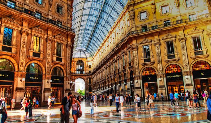 მილანი -<