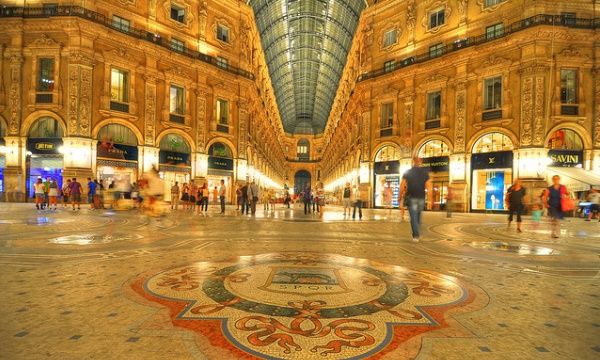 მილანი -<