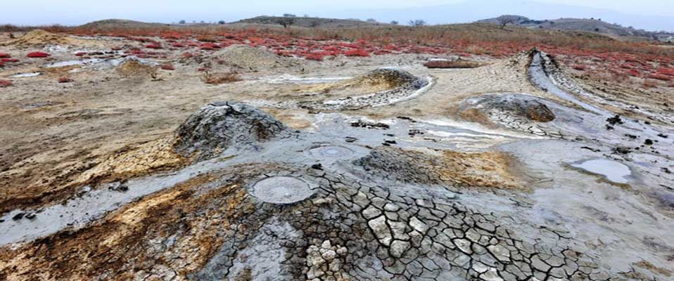 ვაშლოვანი: ტახტიტეფას ტალახის ვულკანები