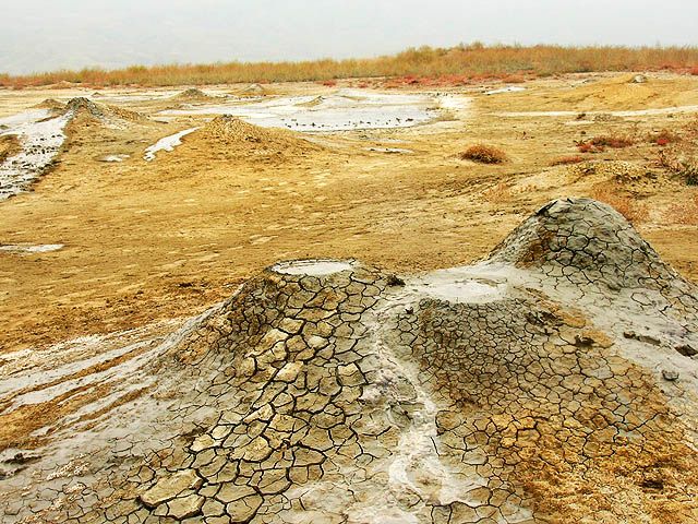 ვაშლოვანი: ტახტიტეფას ტალახის ვულკანები