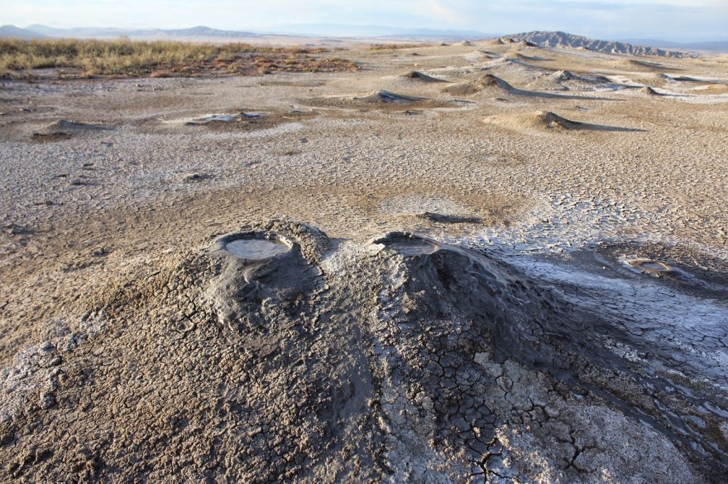 ვაშლოვანი: ტახტიტეფას ტალახის ვულკანები
