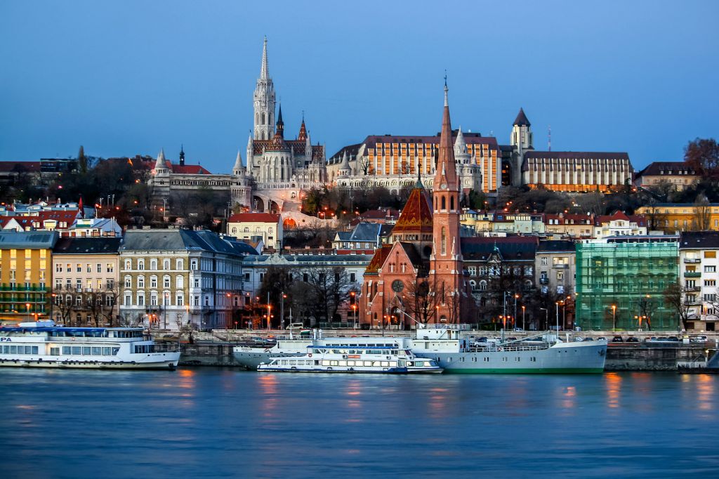 <დღის აქცია ბუდაპეშტის ტური - >