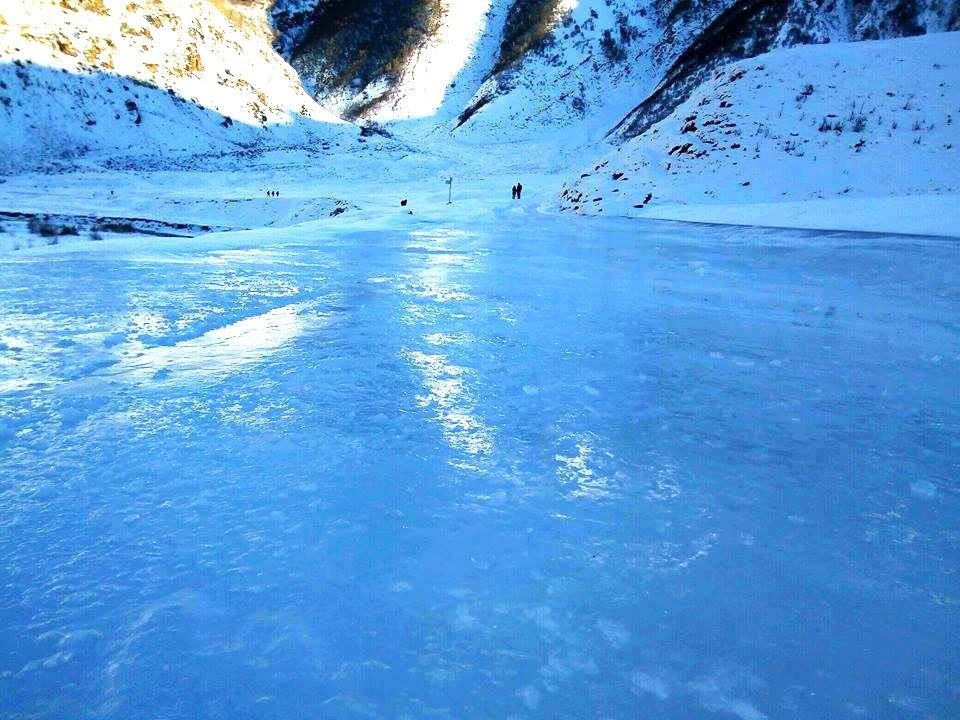 მოირონინე თოვლიანი თრუსოს ხეობა  დეკემბერს